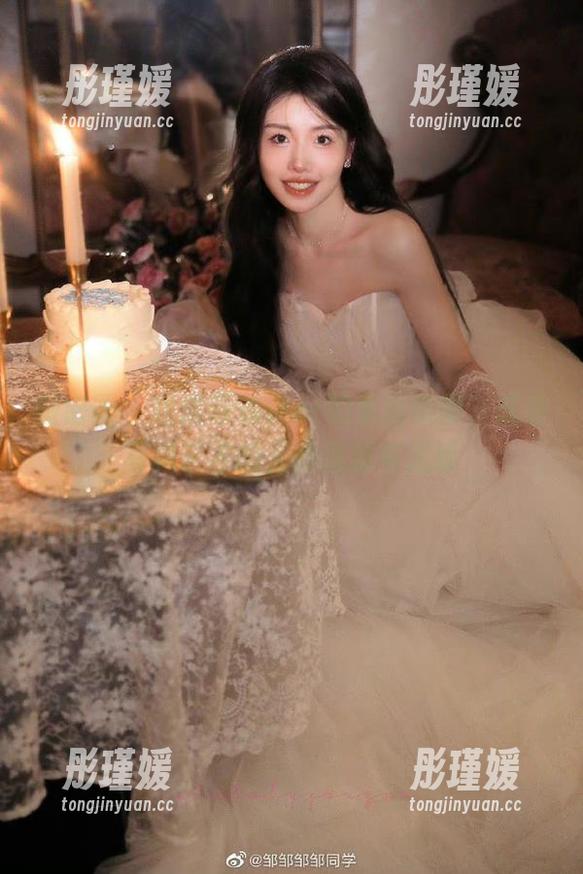 微密圈 - 透过葱油饼er的蕾丝美图，感受写真艺术的无限创意与温暖