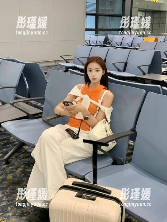 蜜桃社 - “Lra夏日”摄影作品：捕捉阳光与青春的写真资源合集