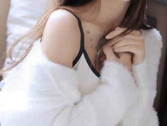 蜜桃社 – 观看伊琳的JK写真，品味青春独有的清新与活力！