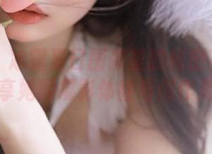 蜜桃社 – 冰露夏日图库里的秘密花园：积极分享她的摄影体验与创作灵感。