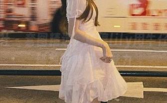 蜜桃社 – 套图精选：琉璃lily用牛仔裤演绎独特的写真魅力