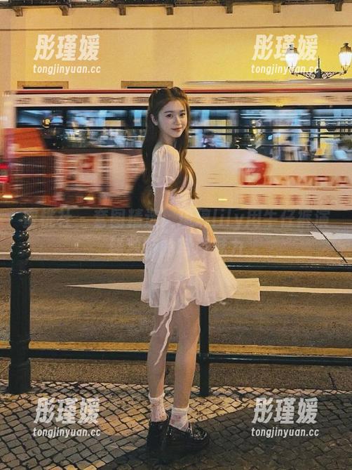蜜桃社 - 套图精选：琉璃lily用牛仔裤演绎独特的写真魅力