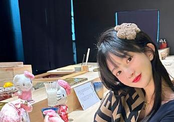 蜜桃社 – 水手服的灵动：蜜蕊Mary写真作品中的唯美图片让人心动