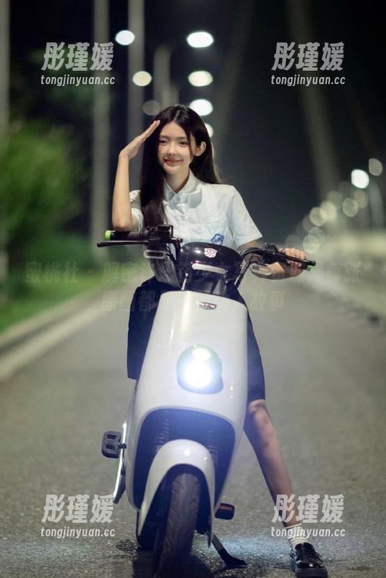 蜜桃社 - 解密许思铭少女写真资源：每张原图都是一段动人故事
