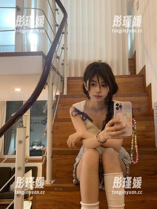 蜜桃社 - 收录韵莉娜VANILLA姐姐的写真全集：每一幅作品背后都有动人的故事