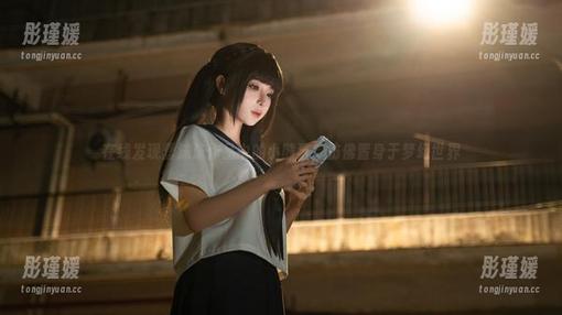 在线发现蠢沫沫作品中的小熊猫，仿佛置身于梦幻世界