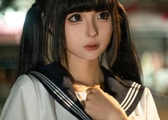 蠢沫沫私房泳池图集：清澈水波映衬下的绝美写真时刻