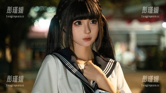 蠢沫沫私房泳池图集：清澈水波映衬下的绝美写真时刻