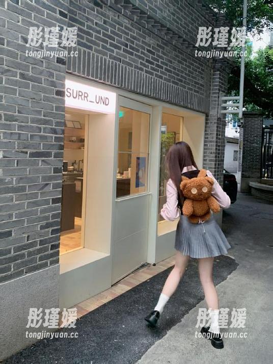 语画界 - 捕捉黑色之美：周思乔Betty魅惑黑色主题作品集精彩资源等你探索