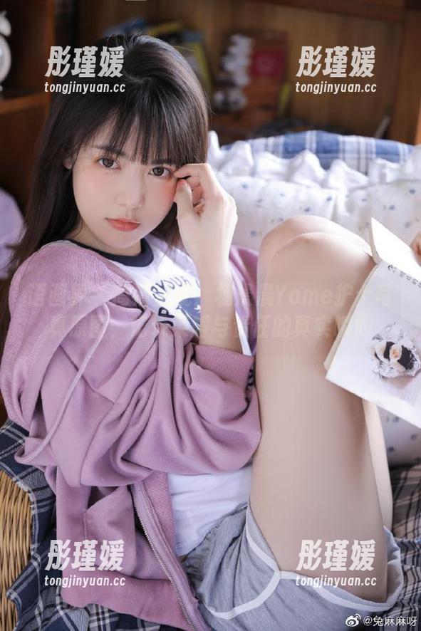 语画界 - 高清呈现：杨晨晨Yome护士写真原图，记录荣耀与责任的真实瞬间