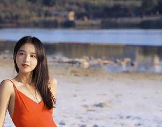 语画界 – 最新写真速递：程程程展现美足之美，让人惊叹的作品集