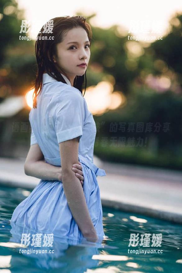 语画界 - “豆瓣酱女孩”的写真图库分享，让你领略她的青春无限魅力！