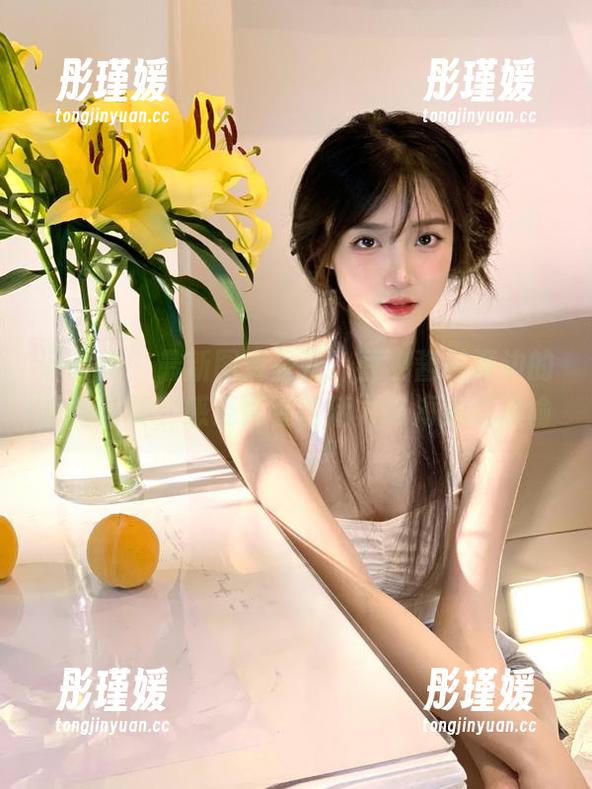 语画界 - 最新图库呈现：豆瓣酱在海边的清新写真，感受青春的活力与海浪的欢愉
