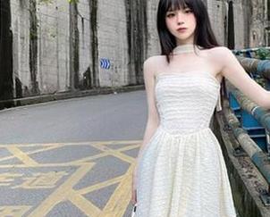 轰趴猫 – 迷人私拍：可乐Vicky在浴缸中的写真魅力尽显，宛如艺术品