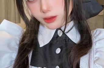 在阿九从不咕咕(九言)的圣诞节高清图册中，感受节日的浪漫与喜悦！