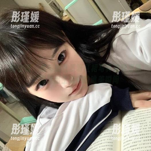 微密圈 - 雅雅的气质呀红裙写真精彩更新，描绘出生活中的唯美瞬间