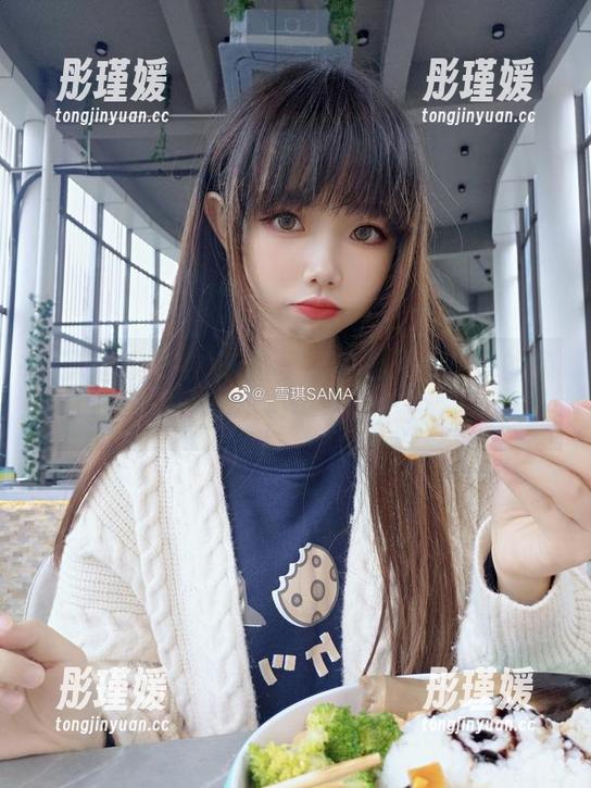 步入雪琪SAMA的足控梦境，探索她的精美cos图集自拍