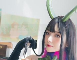 来自雯妹不讲道理的比基尼写真，别错过她的cos精彩分享！