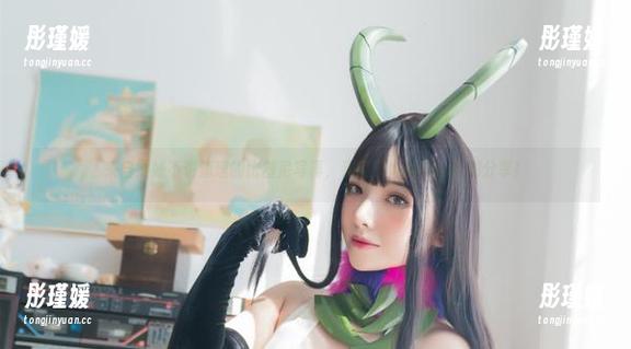 来自雯妹不讲道理的比基尼写真，别错过她的cos精彩分享！
