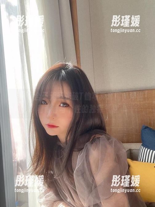 青水百合子无圣光破T恤写真套图，洋溢着青春与个性的独特气息