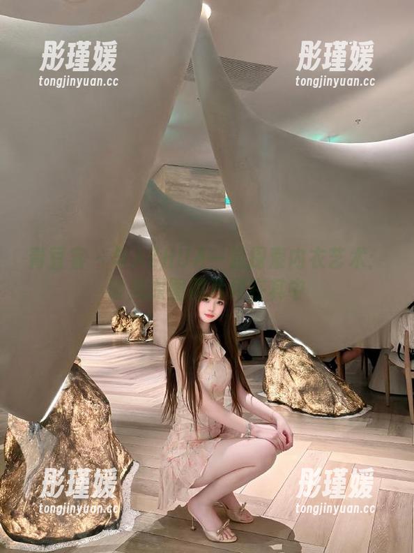 青豆客 - 与AZHUA一起探索内衣艺术：唯美原图照片尽在其中