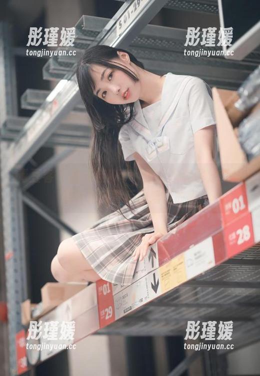 青豆客 - 施忆佳Kitty酱女友套图分享：美丽影像背后的爱情故事