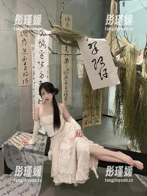 青豆客 - 晓艾fafa的白衬衫私房美图，带你领略时尚新风尚