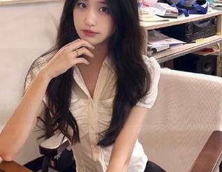 青豆客 – 超高人气的朱小旭海边图册，免费奉送，探索她与海洋的亲密互动