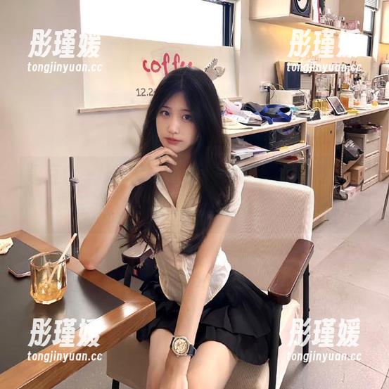 青豆客 - 超高人气的朱小旭海边图册，免费奉送，探索她与海洋的亲密互动