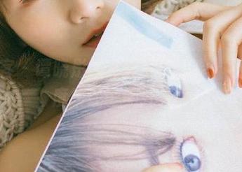 青豆客 – 谭晓彤的白裙写真分享，不同角度展现唯美风采！