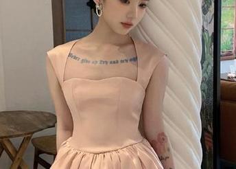 青豆客 – 释放自我，金BABY瑜伽艺术图集下载，探寻身体与心灵的完美平衡