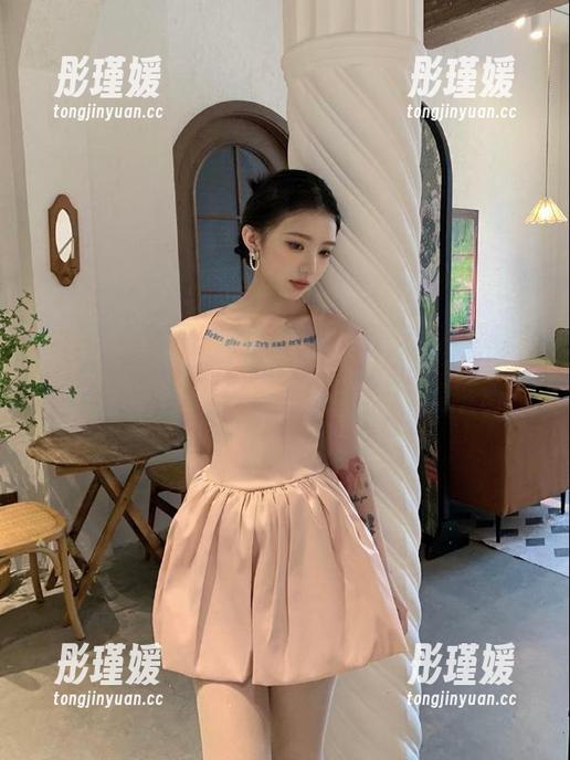 青豆客 - 释放自我，金BABY瑜伽艺术图集下载，探寻身体与心灵的完美平衡