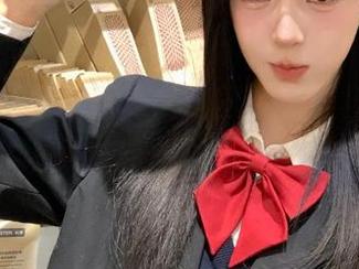 青豆客 – 最新图库中，黄梦羡红裙写真展现独特韵味与风格