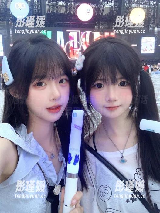 魅妍社 - Nicole妮可与黑丝的幽默对话：图库精选展现她的自嘲风采！