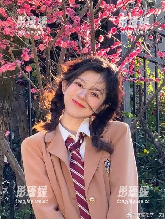 魅妍社 - Olivia童安琪娇美吊带写真，无圣光打造梦幻氛围作品