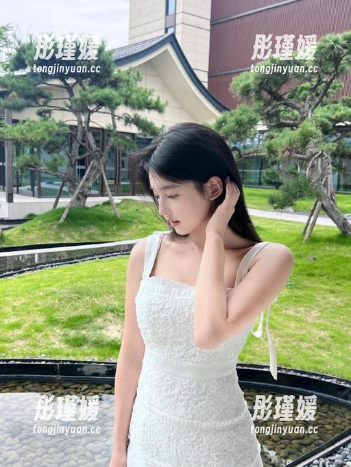魅妍社 - 王婉悠妹妹写真图包更新上线，细腻展现她的每一个角度，快来一同欣赏这份美丽。