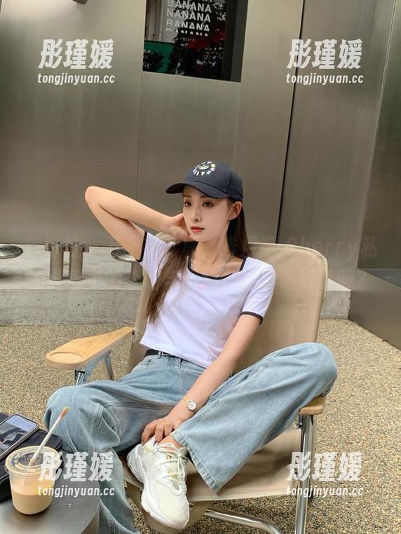 魅妍社 - 万圣节专属，绯月樱-Cherry私拍图包中的奇幻与恐怖，你准备好了吗？