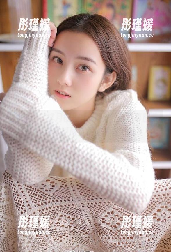 魅妍社 - 绯月樱_Cherry白色写真图集：精选瞬间定格美丽与梦想
