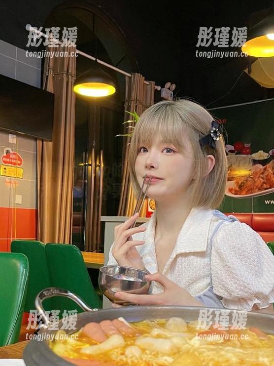 在魅瞳meroko的小春日和中发现美图的无限可能，分享那些最温柔的瞬间！