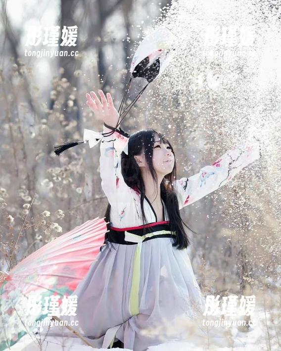 探索魔物喵nigisa最新透明服写真套图，诠释独特的当代魅力！