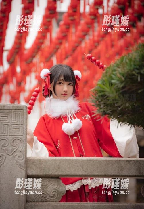 魔物喵nigisa办公室高清写真，原图展现她如何在工作中绽放光彩！