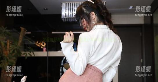 发现鹿野希红裙之美：图集分享带你领略魅力